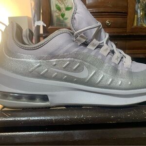 Women’s Nike air max axis